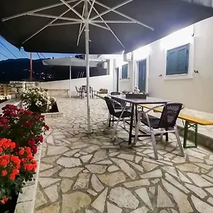 Dina's Apartment Himare